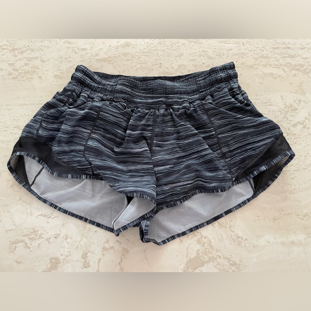 Lululemon Hotty Hot Shorts Low Rise Lined Short 2.5”